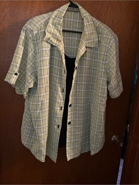 Classic Men's Short-Sleeve Plaid Shirt - Light Green